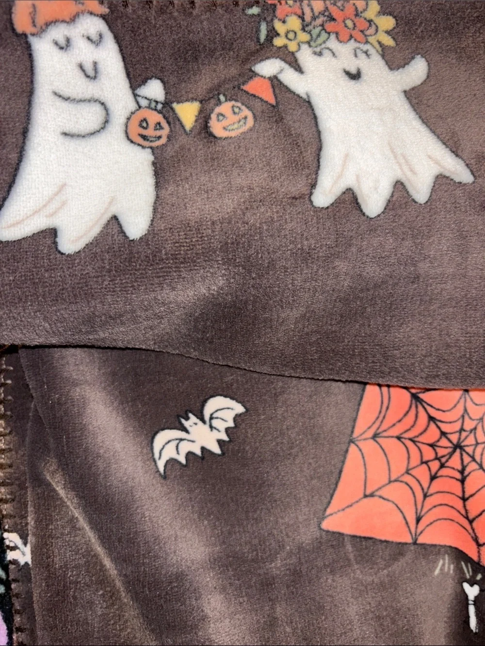 Viral Isaac Mizrahi Reversible Halloween blanket Ghosts reading & camping